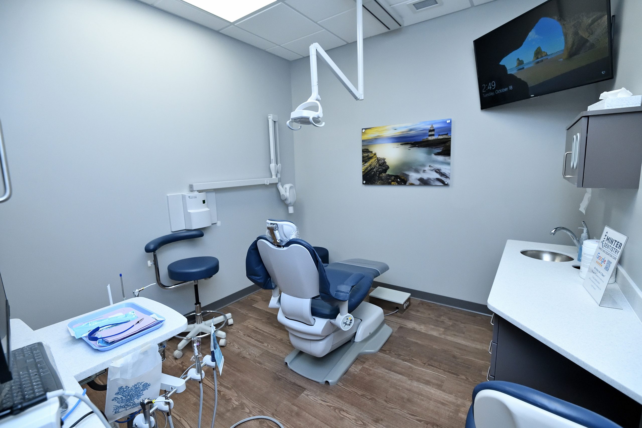 Dentist chair for dental crowns in Canton, OH at Minter Dentistry